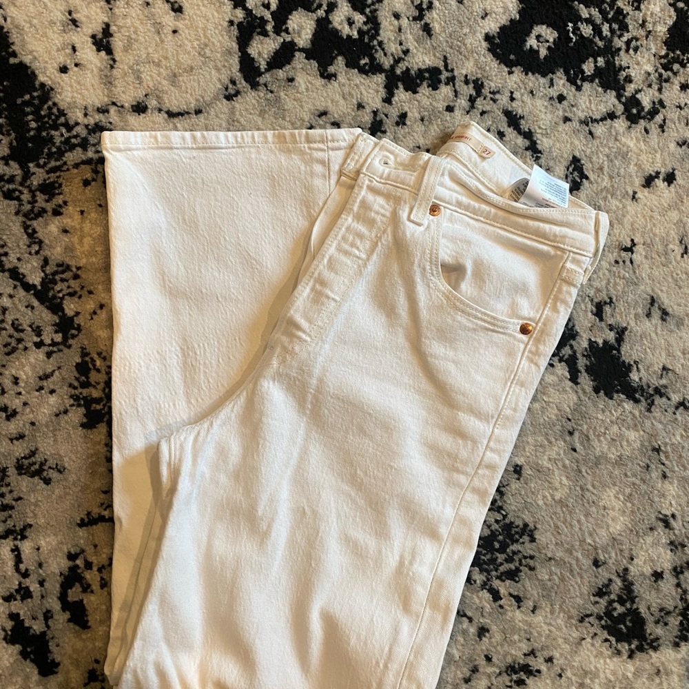 White Levi rib cage